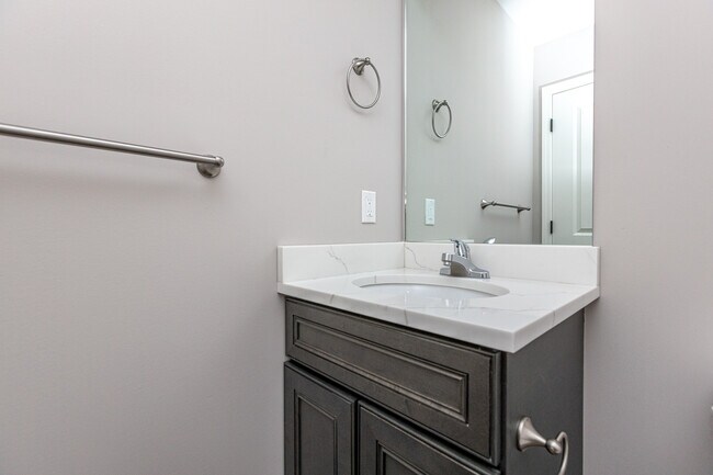 Building Photo - 506 S Main St