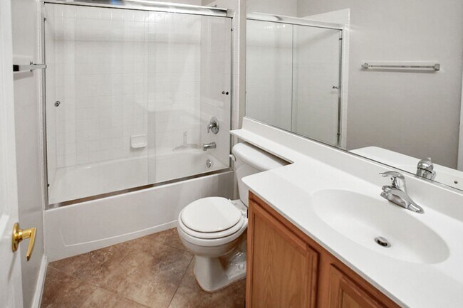 Building Photo - 2 Bed, Den, 1 Car Garage, Gated Northwest Condo