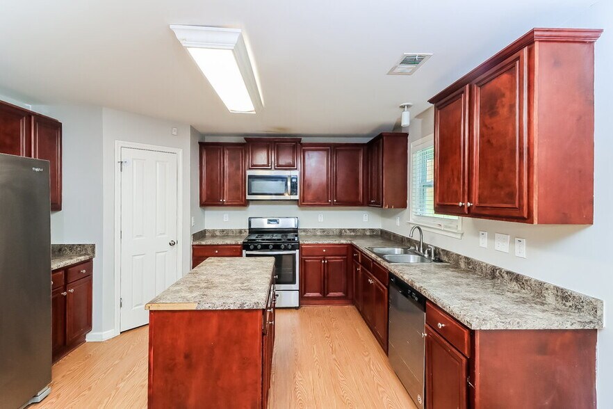 Building Photo - 4173 Kenwood Trail