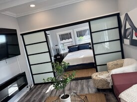 Building Photo - 5919 Lexington Ave