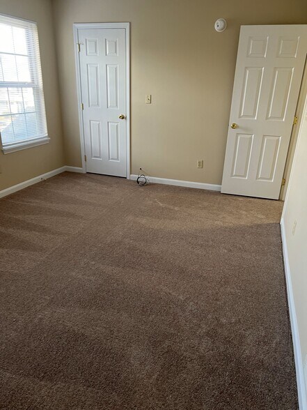 Building Photo - 2057 Leland Dr