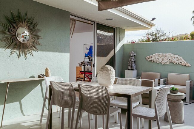 Building Photo - 17 Desert Lakes Dr