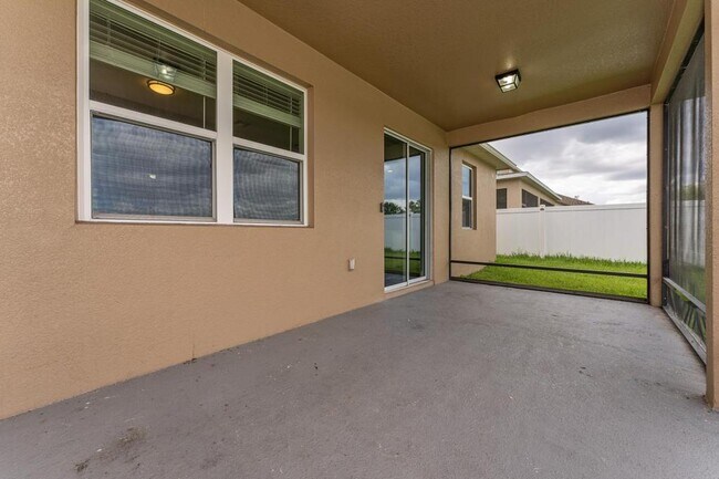 Building Photo - 12845 Sawgrass Pine Cir