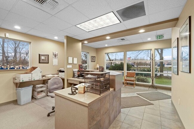 Building Photo - 107 E Holland Ave