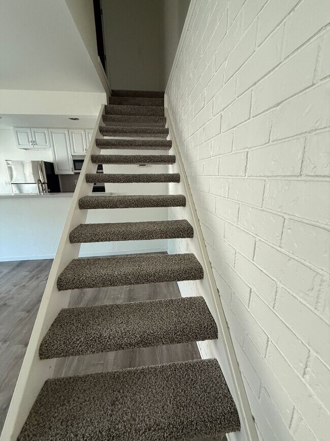 Building Photo - 2 Bed / 1 Bath Townhouse-Style Unit — Auburn Greens