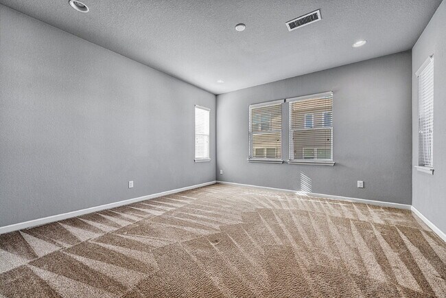 Building Photo - $2,950.00 - 3 Bedrooms, 2.5 Bathrooms, Single Family Home in Circle Rock with Cozy Fireplace!