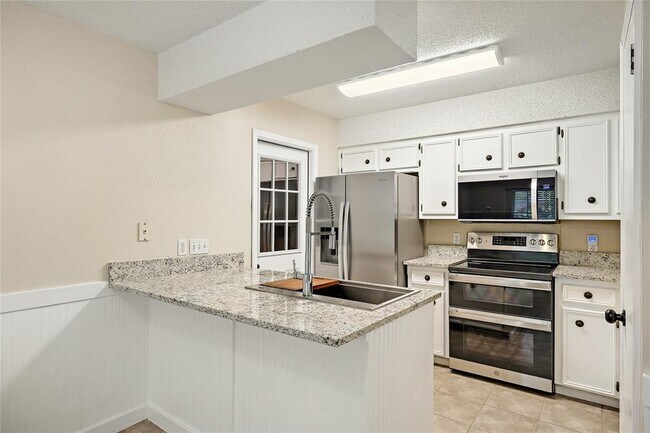 Building Photo - 1714 Shadowview Dr