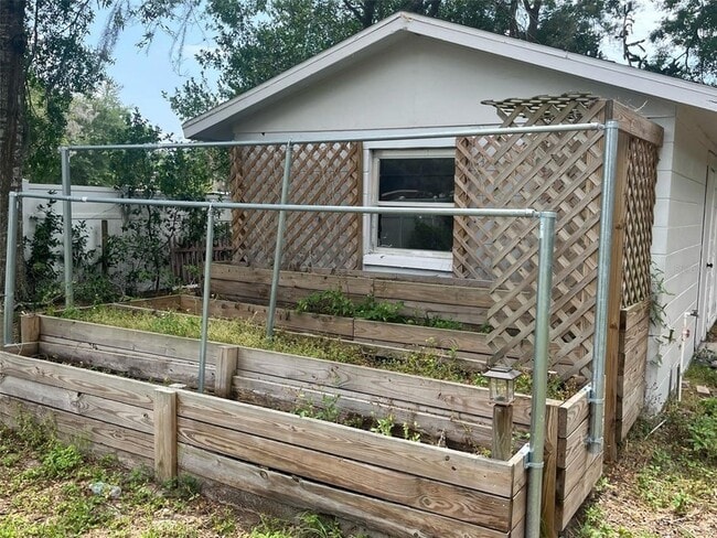 Building Photo - 11631 Seminole Dr