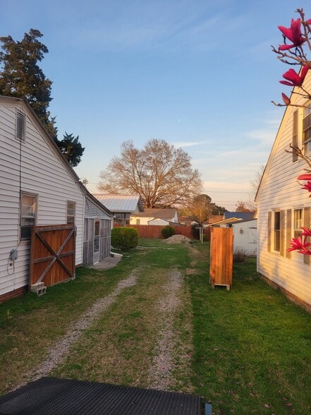 Building Photo - 206 N McCaskey Rd