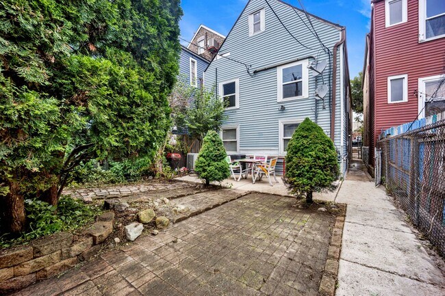 Building Photo - 1649 W 21st St