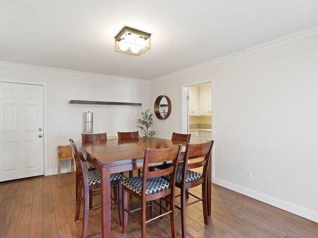 Building Photo - 1619 Carmel Cir W