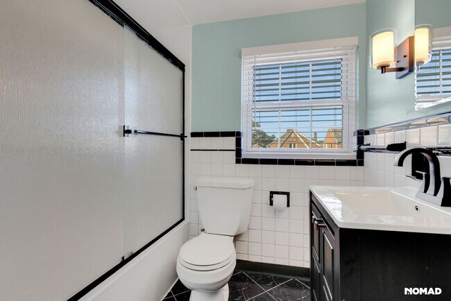 Building Photo - 3 Bedroom Completely Remodeled Single Fami...