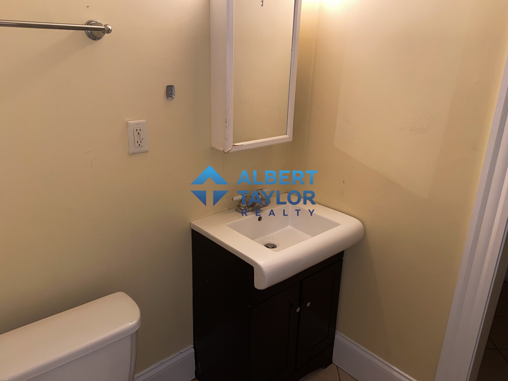 Building Photo - 19 Parker Hill Ave