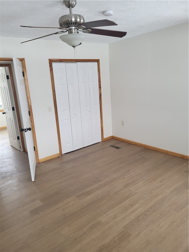 Building Photo - 4199 W Hill Rd