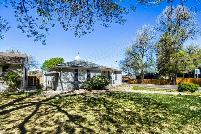 Building Photo - 785 Elm St