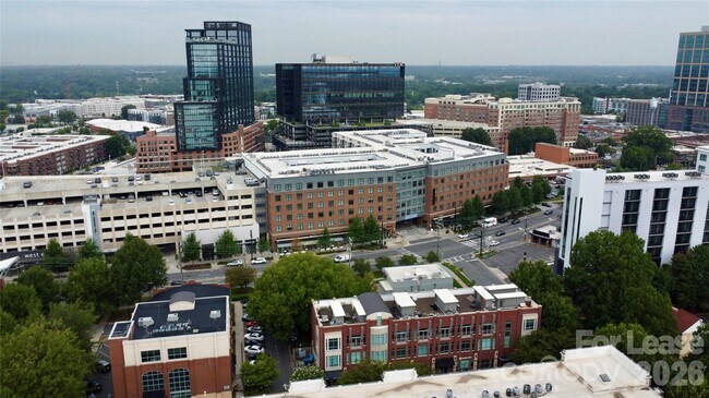 Building Photo - 2133 Southend Dr