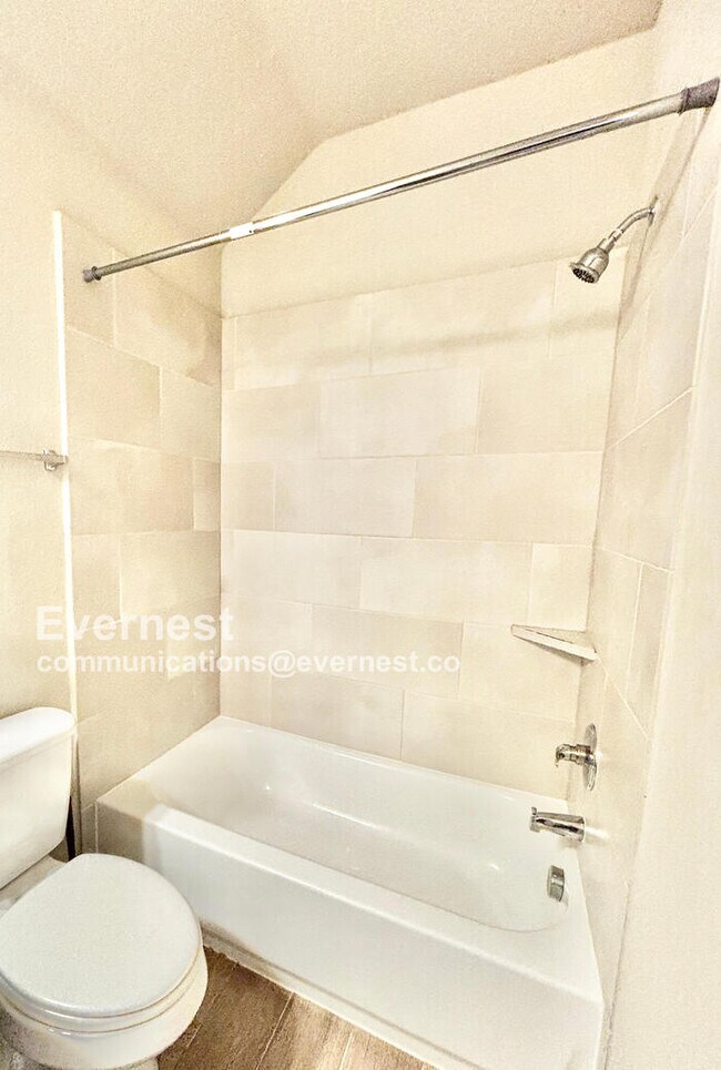 Building Photo - 2412 Bathwick Ln