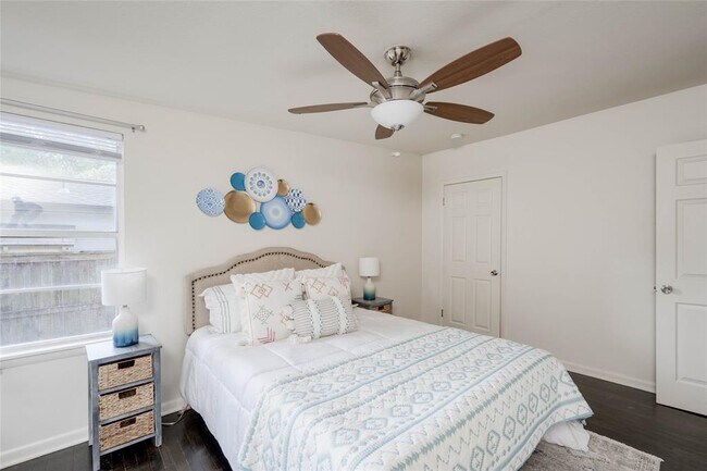 Building Photo - 7709 Woodrow Ave