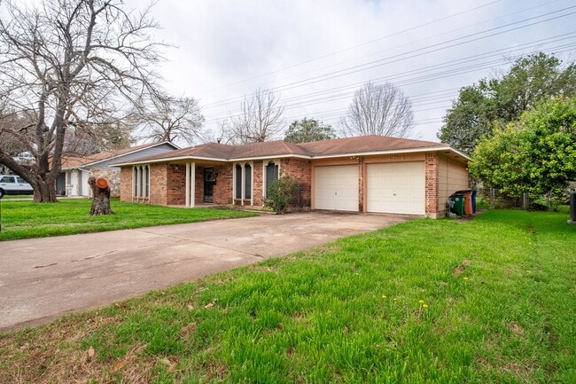 Building Photo - Simple 3 Bedroom, 2 Bath Home in South Aus...