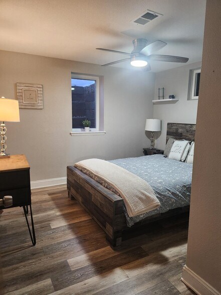 Building Photo - 1761 E 105th Pl