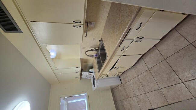 Building Photo - 10806 N 110th Dr