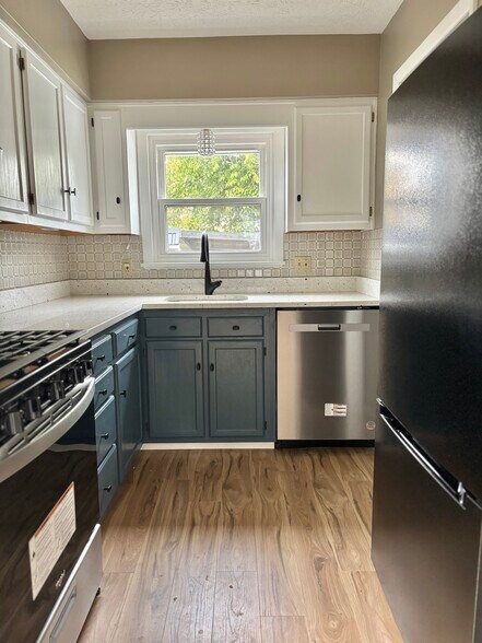 Building Photo - 3312 Brookview Blvd