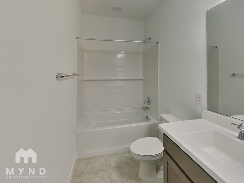 Building Photo - 4051 E Ghost Flower Ln
