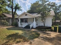 Building Photo - This Hillcrest Bungalow is just what you w...
