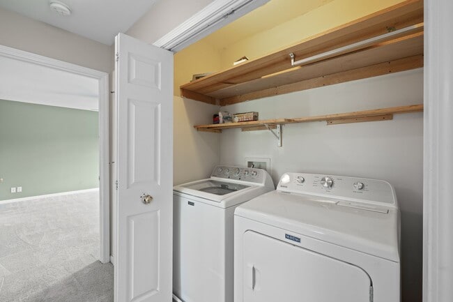 Building Photo - 406 Lakewood Dr