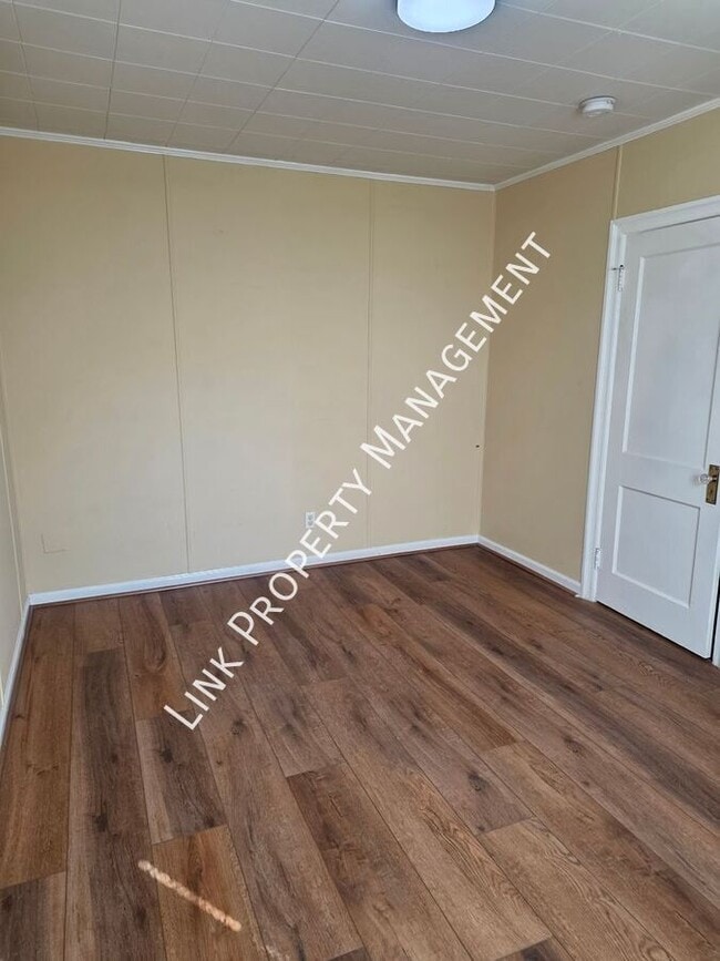 Building Photo - 129 N Moore Rd