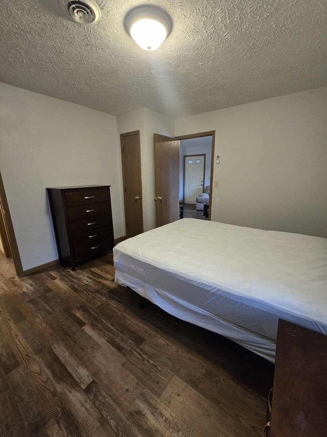 Building Photo - 115 Holly Dr