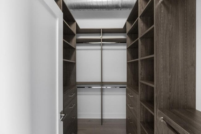 Building Photo - 2 bedroom in Chicago IL 60607