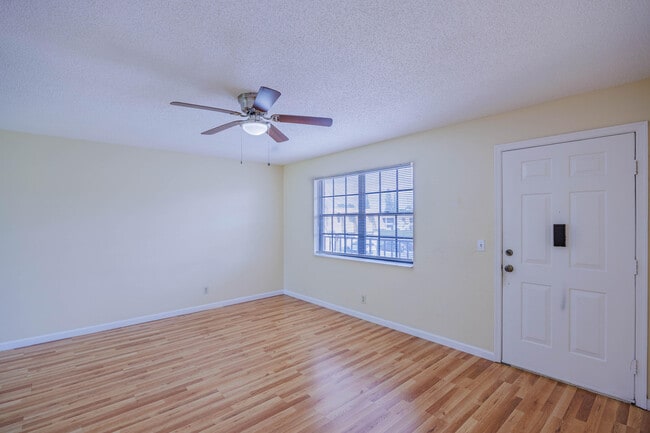 Building Photo - 4708 Oak Terrace Dr