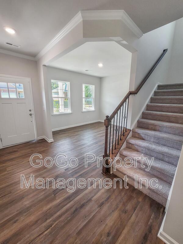 Building Photo - 22 Echo Valley Dr