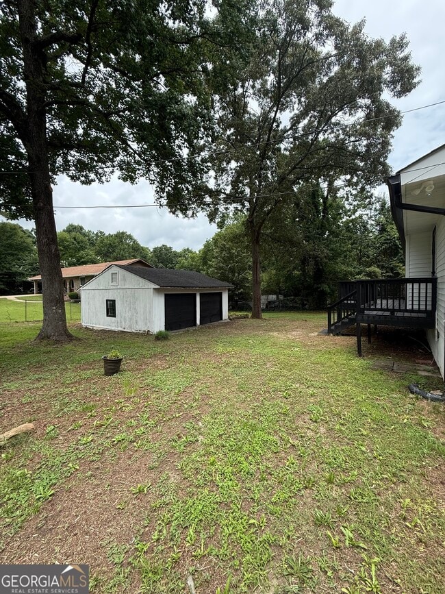 Building Photo - 6379 Skyline Dr