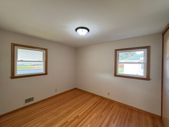 Building Photo - AVAILABLE NOW! Gorgeous, Newly Renovated 5 Bedroom, 2 Bathroom Single Family Home w/Huge Fenced I...