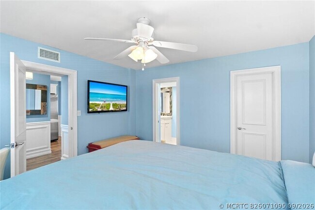 Building Photo - 1161 Hillsboro Mile