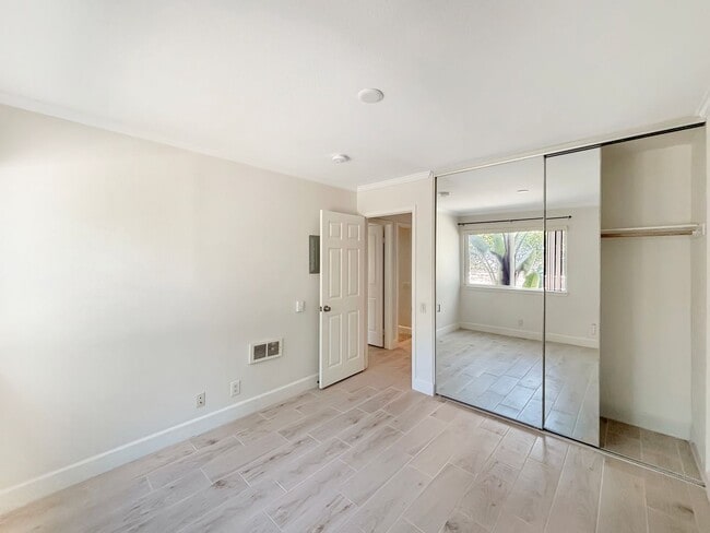 Building Photo - SD: Bright 2BD/2BA Ground-Floor Condo in La Jolla with Covered Patio, Pool & Reserved Parking