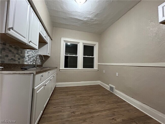 Building Photo - 3415 Altamont Rd