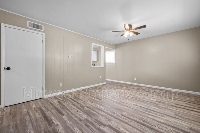 Building Photo - 15 Juno Dr