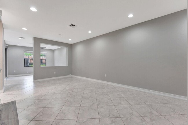 Building Photo - 10850 NW 74th Dr