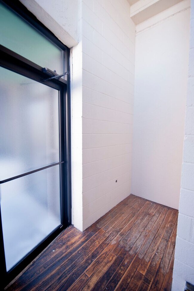 Building Photo - Downtown Lofts 201-202