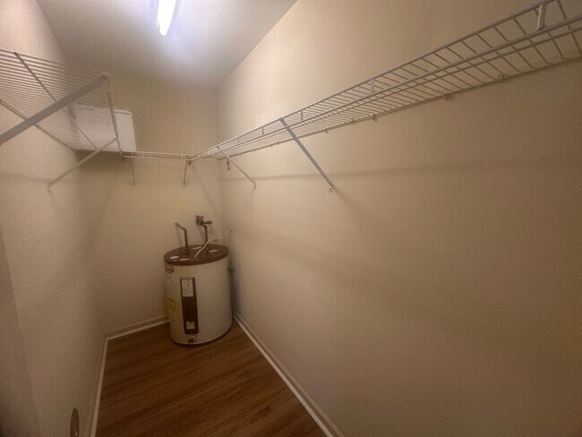 Building Photo - 928 Bonham Ave