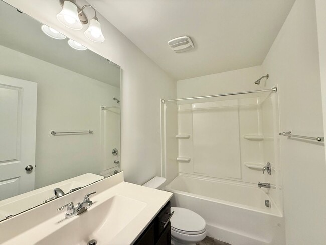 Building Photo - Stunning 3BD, 3.5BA Raleigh Townhome in the Desirable 5401 North Community Within Walking Distanc...