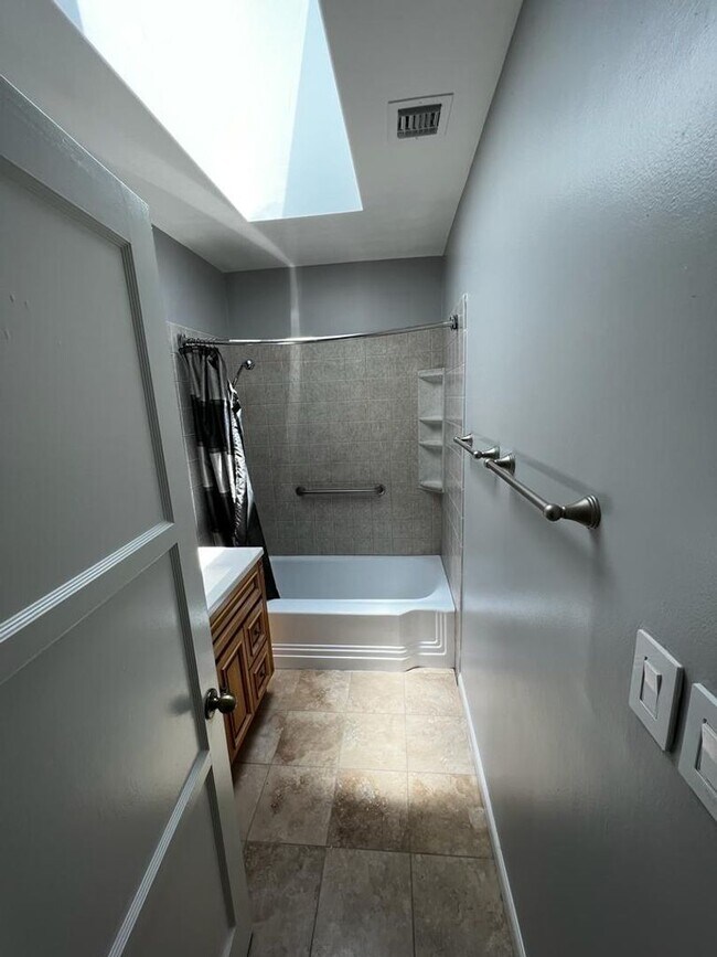 Building Photo - Beautiful 3 bed 2.5 Bath House- La Crescenta/Glendale