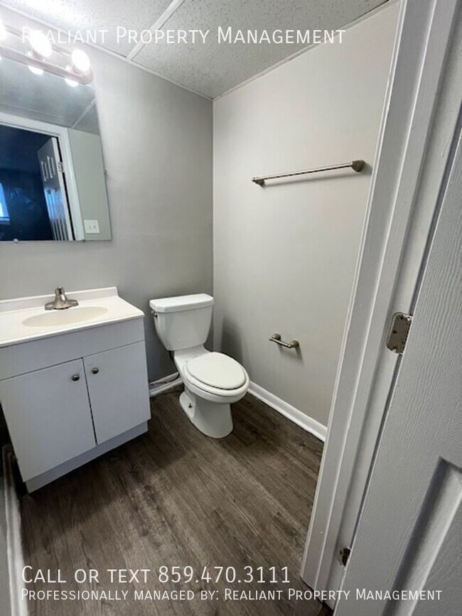 Building Photo - 2082 Fairmont Ct