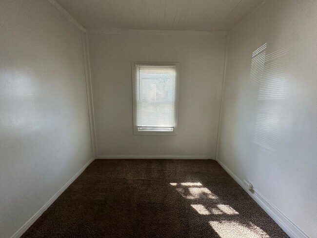 Building Photo - Wesley St 336-338 W