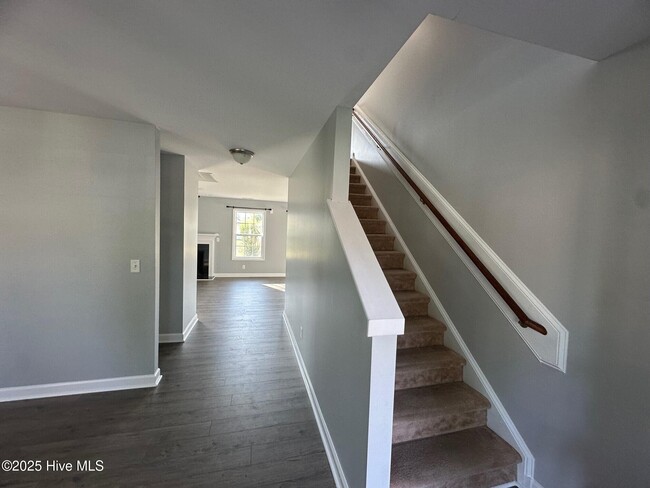Building Photo - 2443 Kodiak Dr