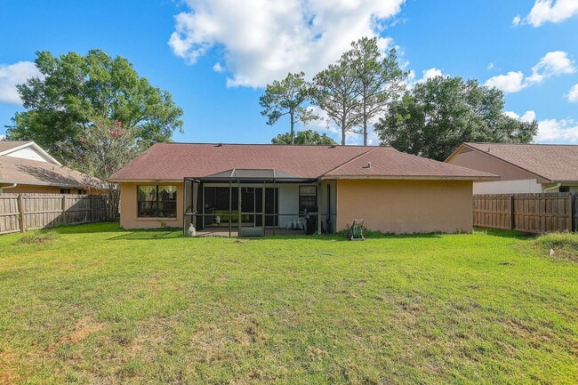 Building Photo - 15846 Country Lake Dr