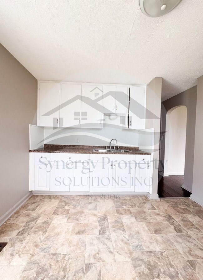 Building Photo - Rental Available